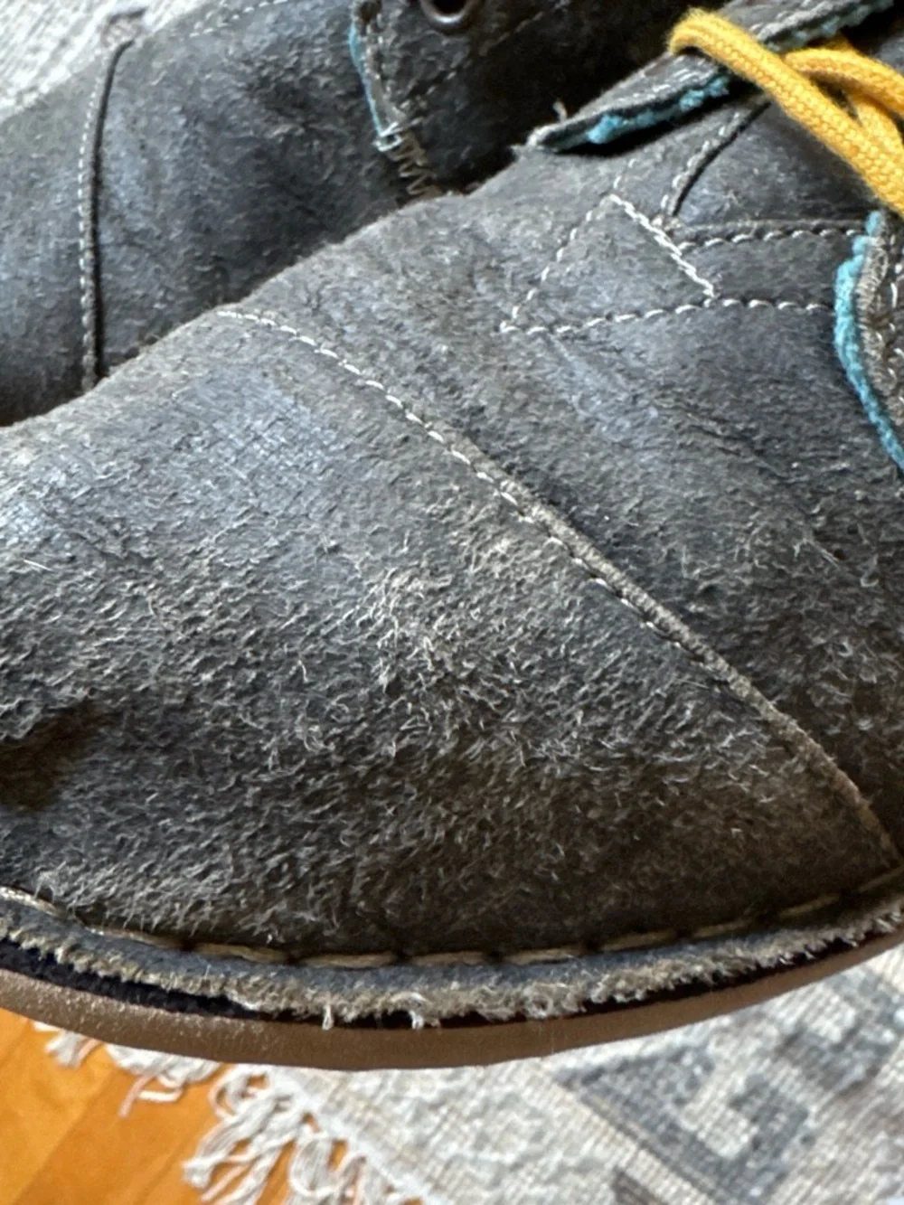 Toms gray brown